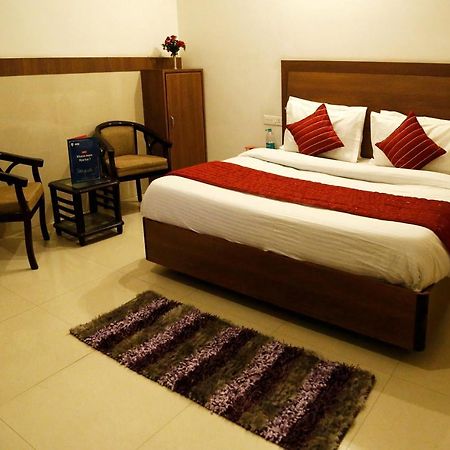 Capital O 4302 Hotel Imperial Lodge Jammu Bilik gambar